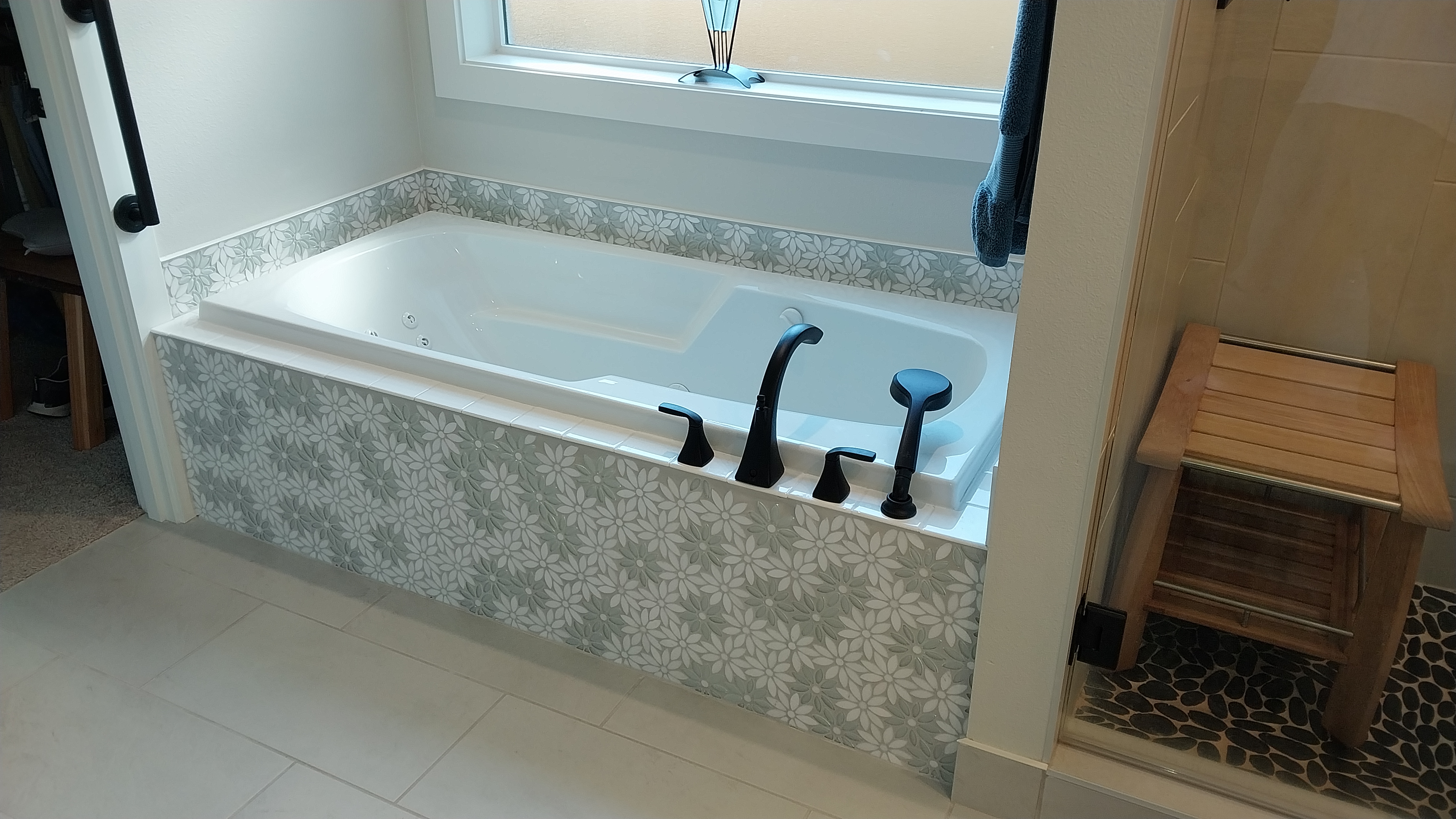 Salem Oregon tile bathroom remodeler and installer